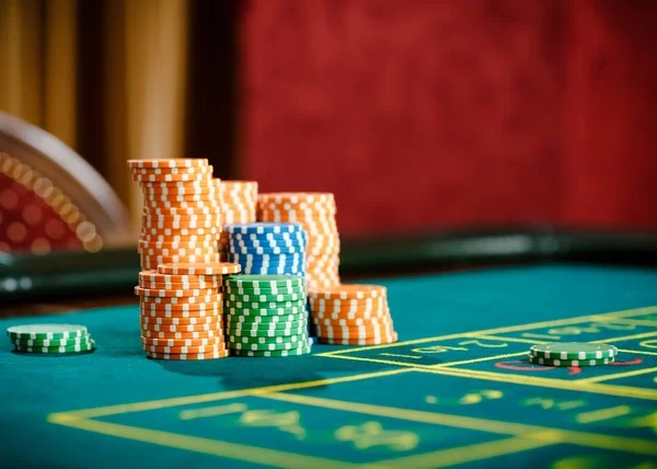 rolex88 platform interface showing live-dealer table, slot games, and sportsbook markets